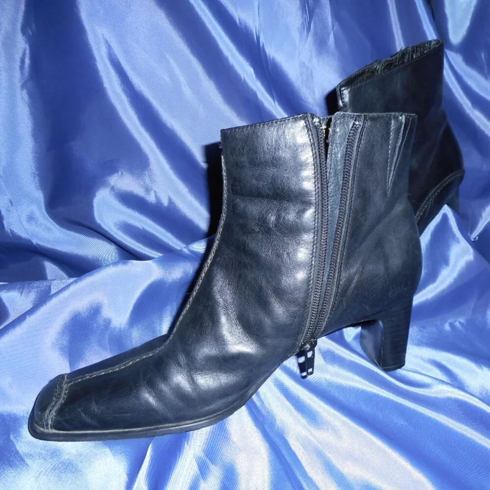 Infinity Booties - Picture 3 of 8
